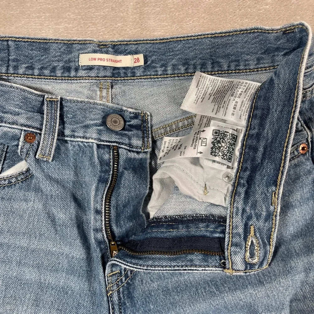 Levi's Women's Jeans Low Pro Straight Denim Distressed Casual 28 Blue - Picture 2 of 9